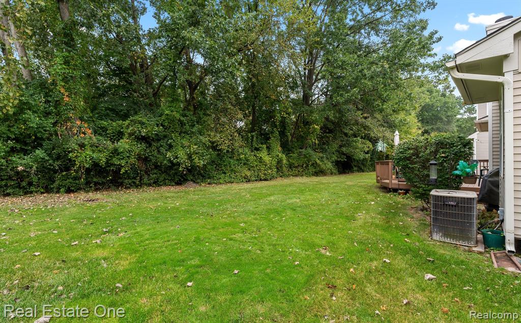 907 CALPERNIA, 29, Wixom, MI 48393 — Photo 24
