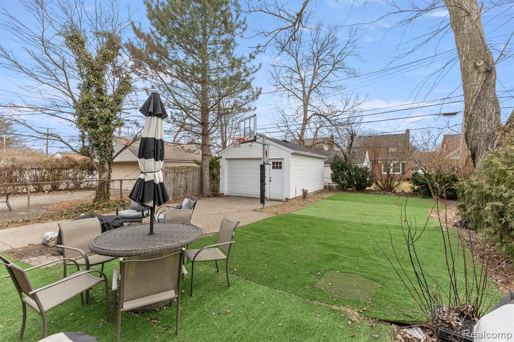 916 N MELBORN Street, Dearborn, MI 48128 — Photo 37
