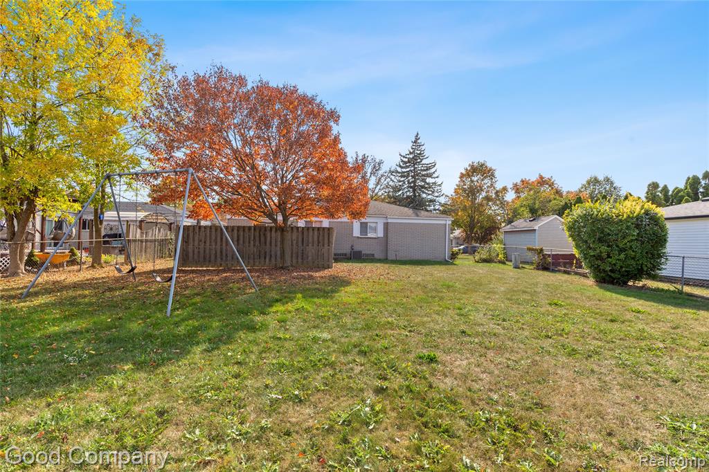 22048 Hampton Court, Woodhaven, MI 48183 — Photo 5