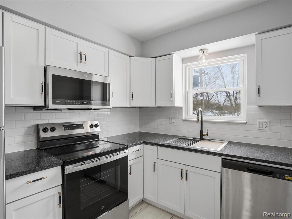 4345 Crooks Road, 36, Royal Oak, MI 48073 — Photo 9