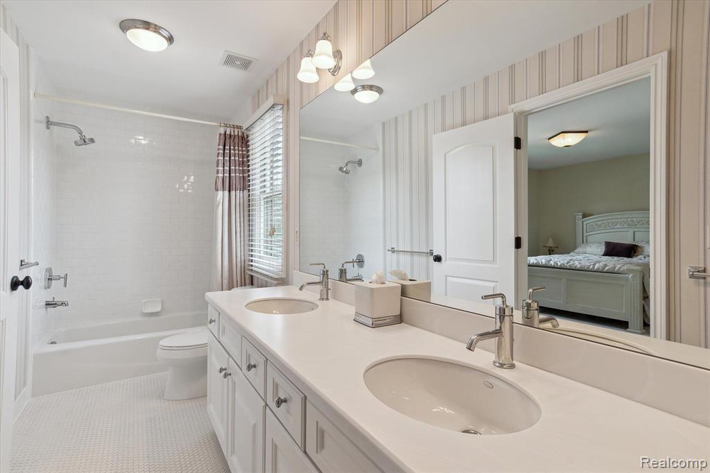 17712 PARKSHORE Drive, Northville, MI 48168 — Photo 57