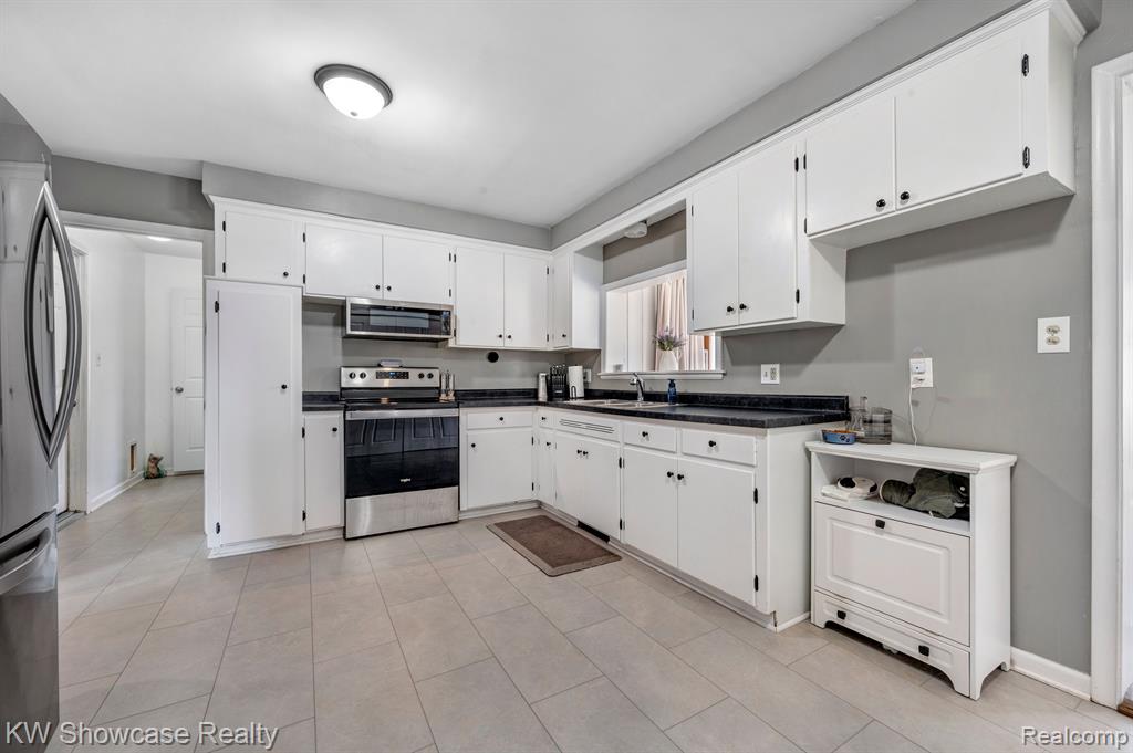 8634 GOLFSIDE Drive, Commerce Twp, MI 48382 — Photo 13