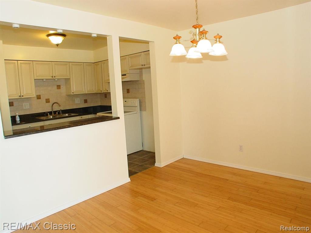 7572 WOODVIEW ST, 1, Westland, MI — Photo 8
