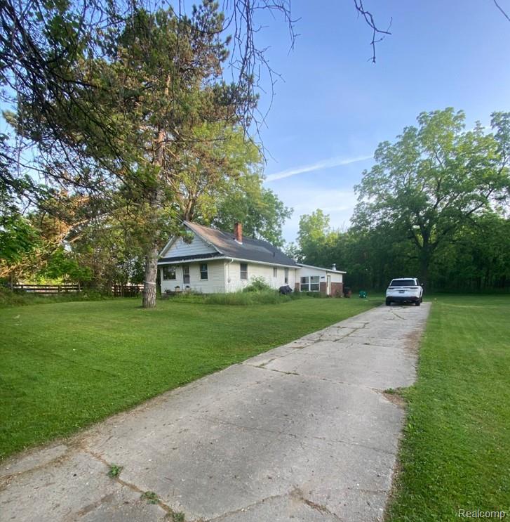 6109 E Baldwin Road, Grand Blanc, MI 48439 — front exterior