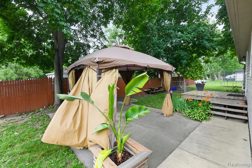 9115 Maplewood Drive, White Lake, MI — Photo 35