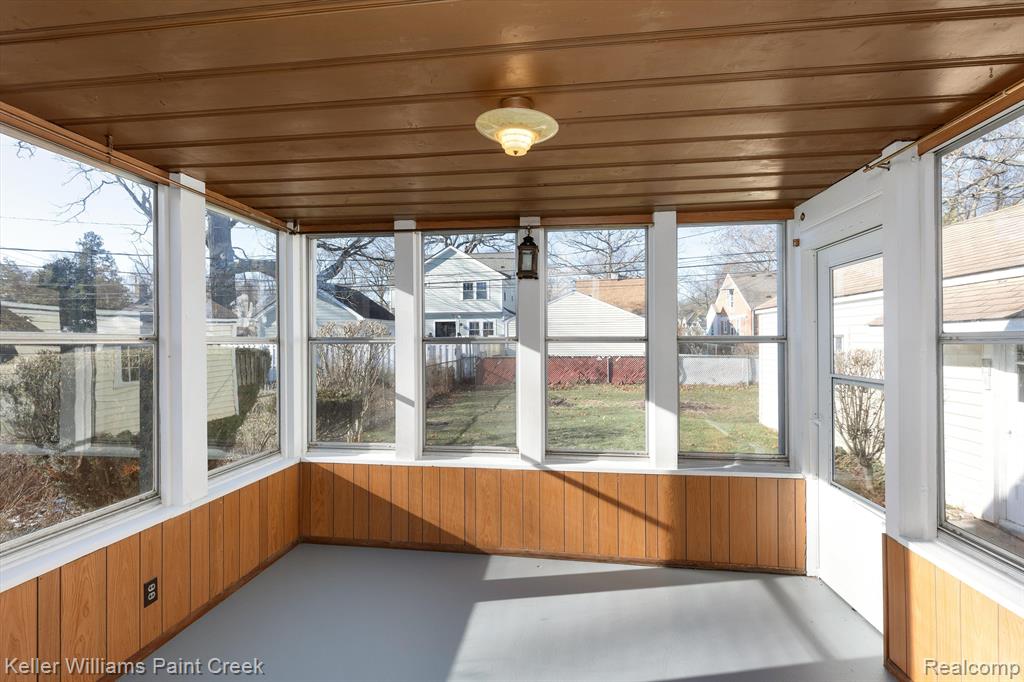 825 N ALTADENA Avenue, Royal Oak, MI 48067 — Photo 19