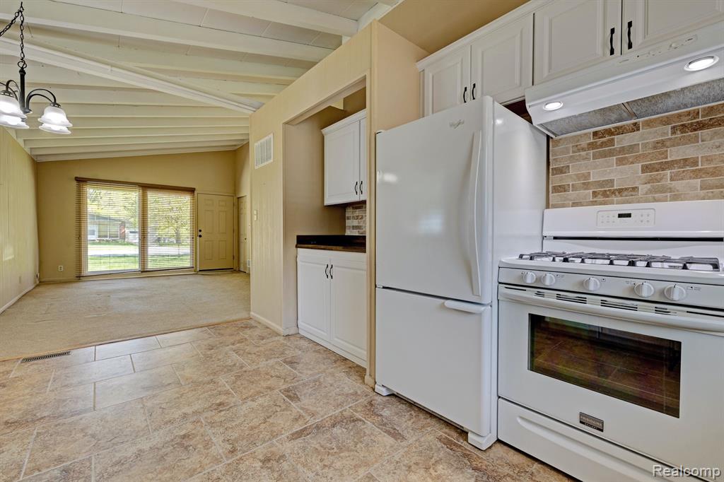 520 PARKVIEW Drive, Plymouth, MI 48170 — Photo 9