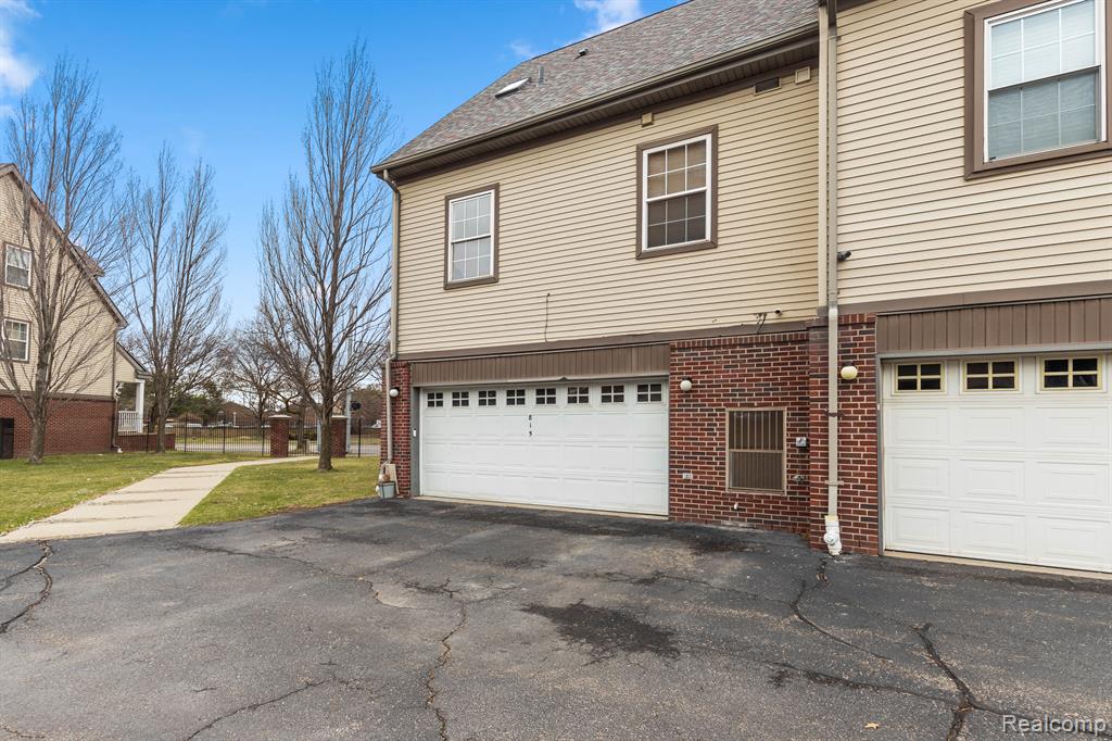815 PALLISTER Street, Detroit, MI 48202 — Photo 28