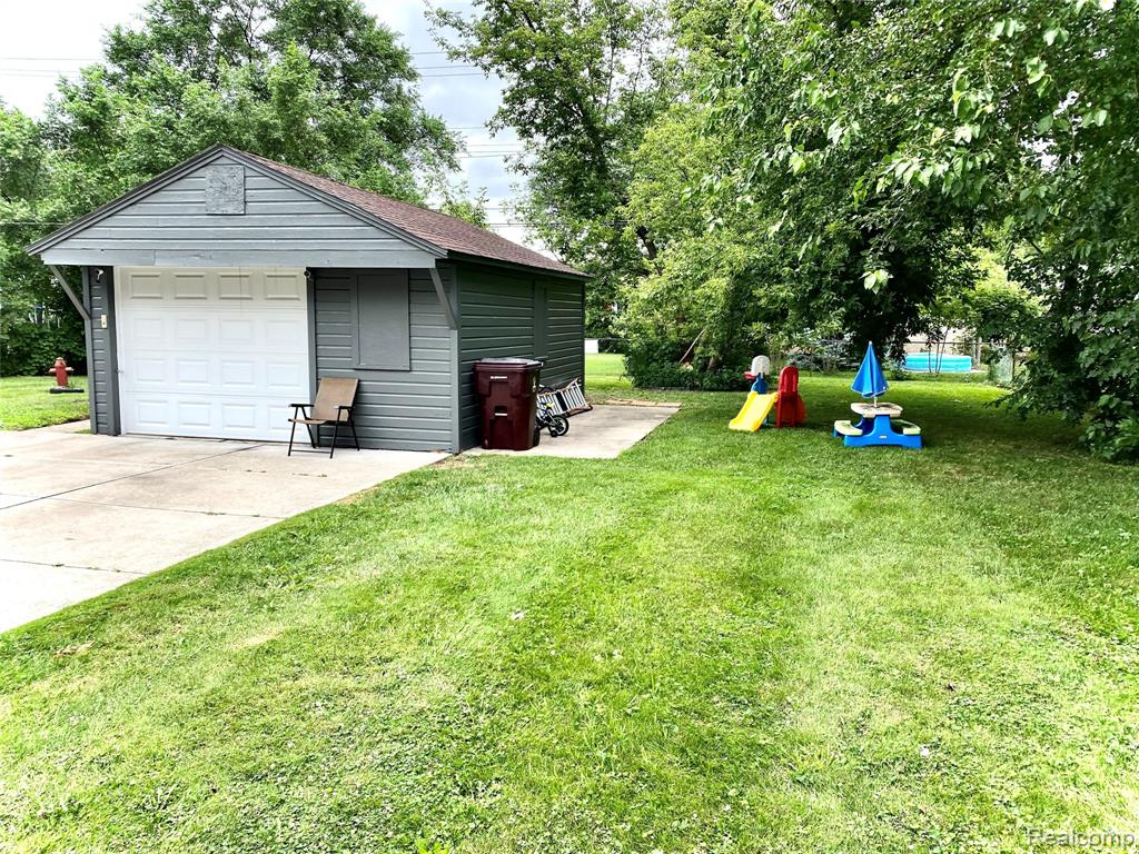 8073 Helen, Center Line, MI 48015 — Photo 24