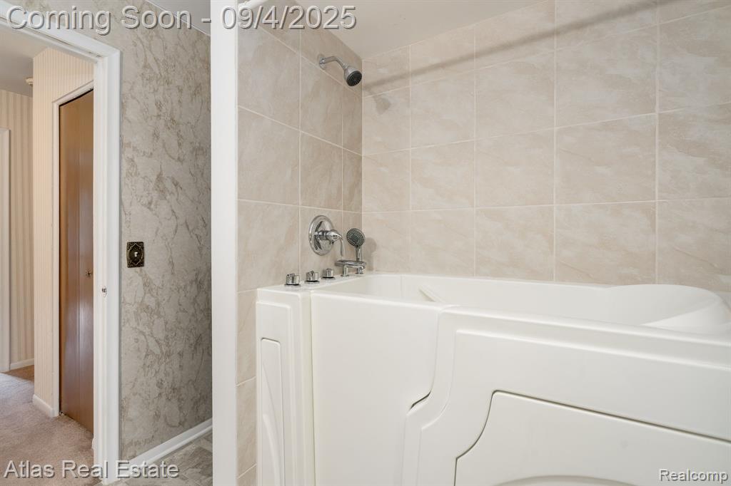 8557 Henderson Road, Goodrich Vlg, MI — Photo 31
