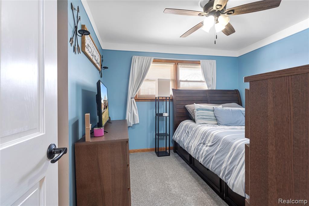 18055 Hinton Street, Riverview, MI 48193 — Photo 17