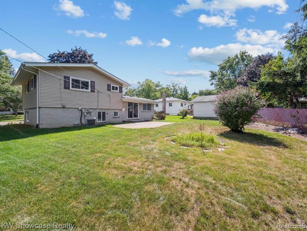714 Sweetbriar, Milford, MI 48381 — Photo 33