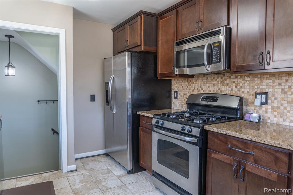 405 N MINERVA Avenue, Royal Oak, MI 48067 — Photo 10