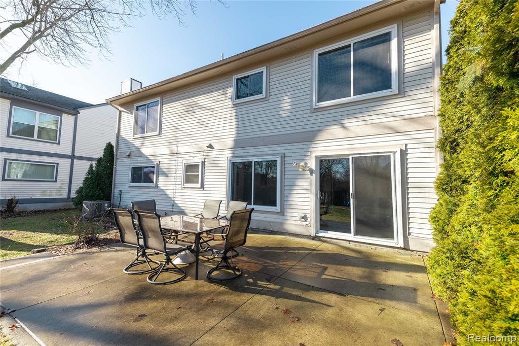 907 Huntclub Boulevard, Auburn Hills, MI 48326 — Photo 36