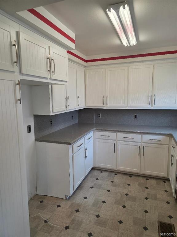 32620 Maplewood Street, Garden City, MI — Photo 10