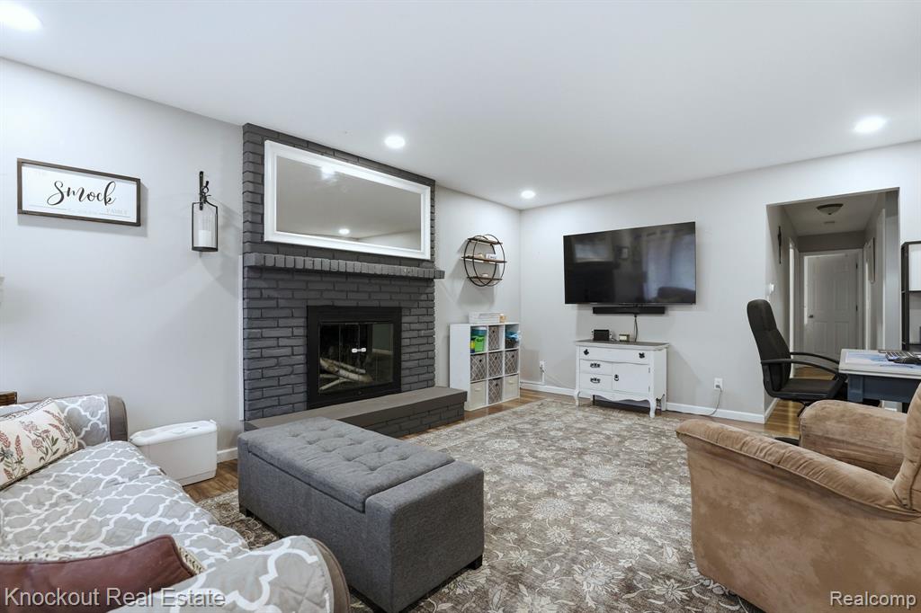 4256 Emerald Drive, Bridgeport, MI 48722 — Photo 11