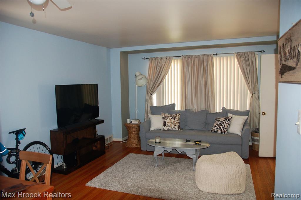 690 E LINCOLN Street, Birmingham, MI 48009 — Photo 3
