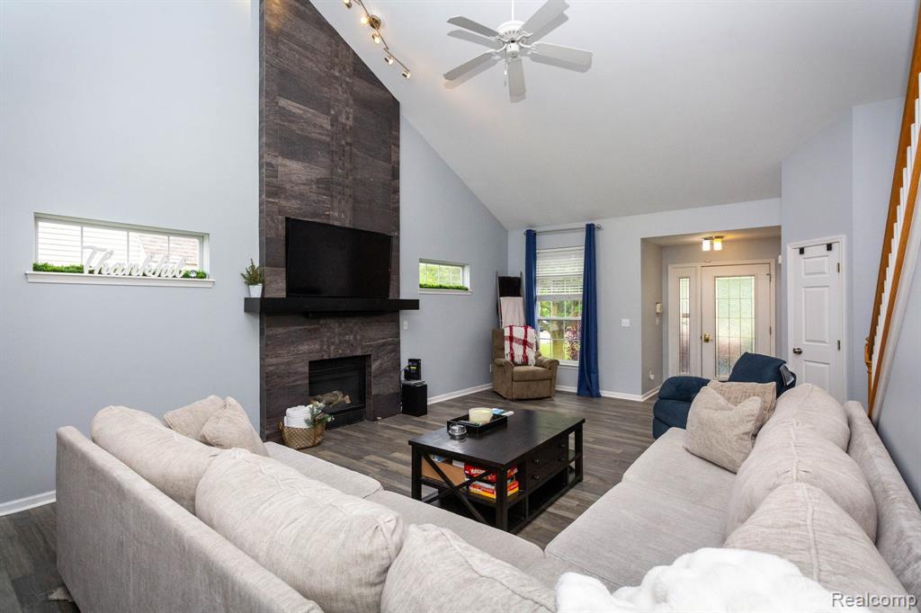 6075 Davison Road, Burton, MI 48509 — Photo 7