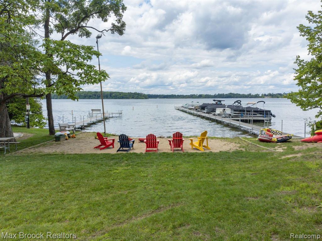 4053 HARBOR VISTA Drive, Orchard Lake Village, MI 48323 — Photo 31