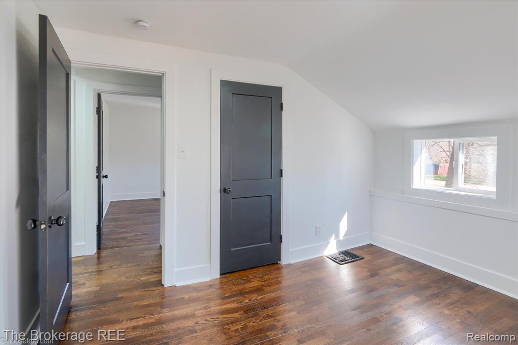 5447 Sitka Street, Burton, MI 48519 — Photo 41