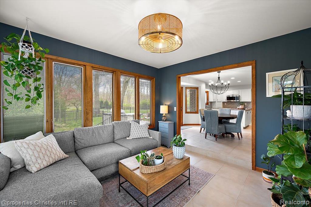 1071 Woodbridge Lane, Rochester, MI 48306 — Photo 18