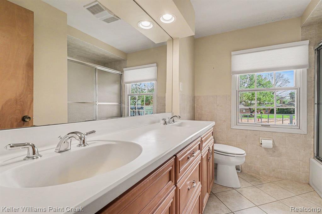 914 Croydon Road, Rochester Hills, MI 48309 — Photo 16