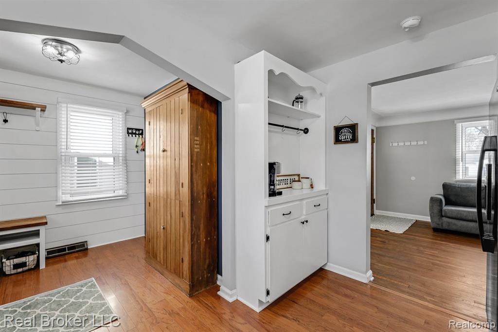 96 S ROSLYN Road, Waterford, MI 48328 — Photo 10
