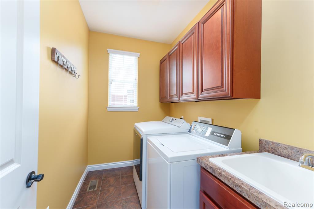 24455 Glenwood Drive, South Lyon, MI 48178 — Photo 23