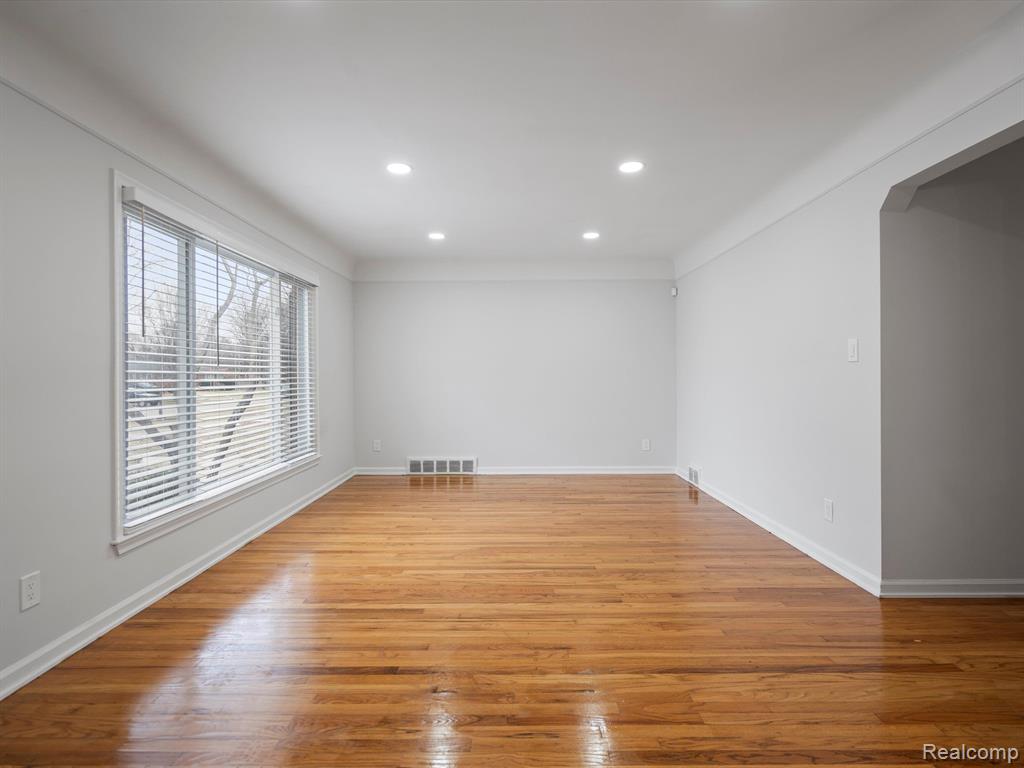 9120 SARASOTA, Redford, MI 48239 — Photo 5