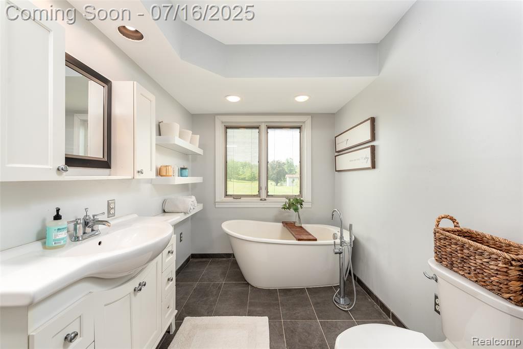 7366 E Maple Avenue, Grand Blanc, MI 48439 — Photo 28