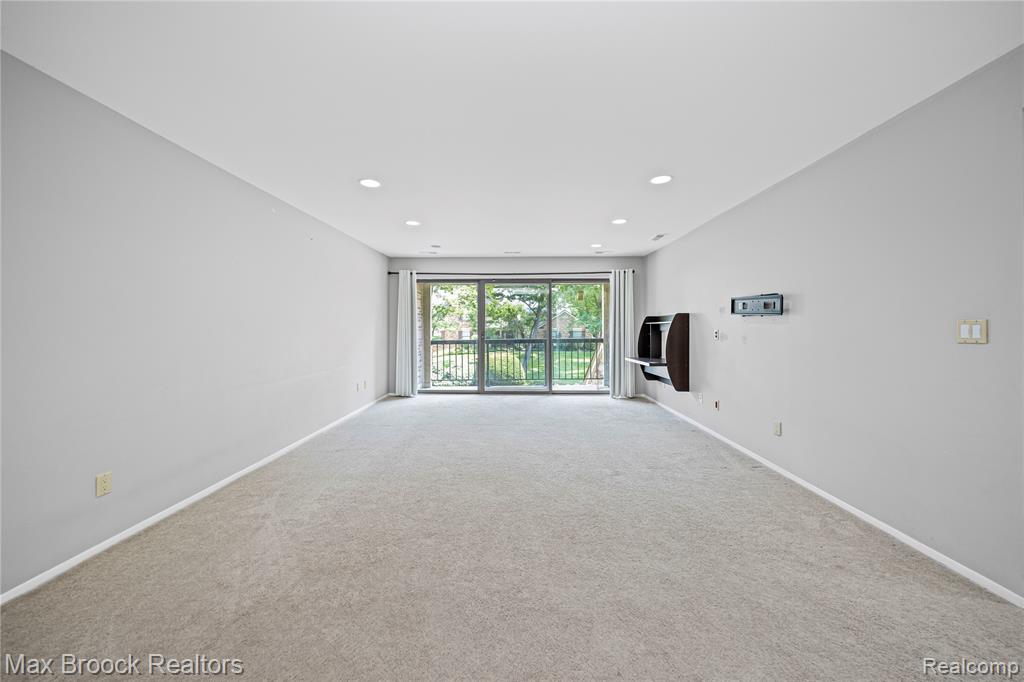 29664 Pine Ridge Circle, Farmington Hills, MI 48331 — Photo 10