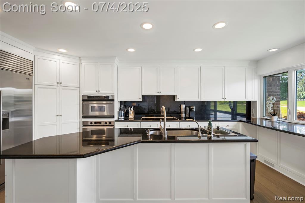 938 Brookwood Lane E, Rochester, MI 48309 — Photo 8