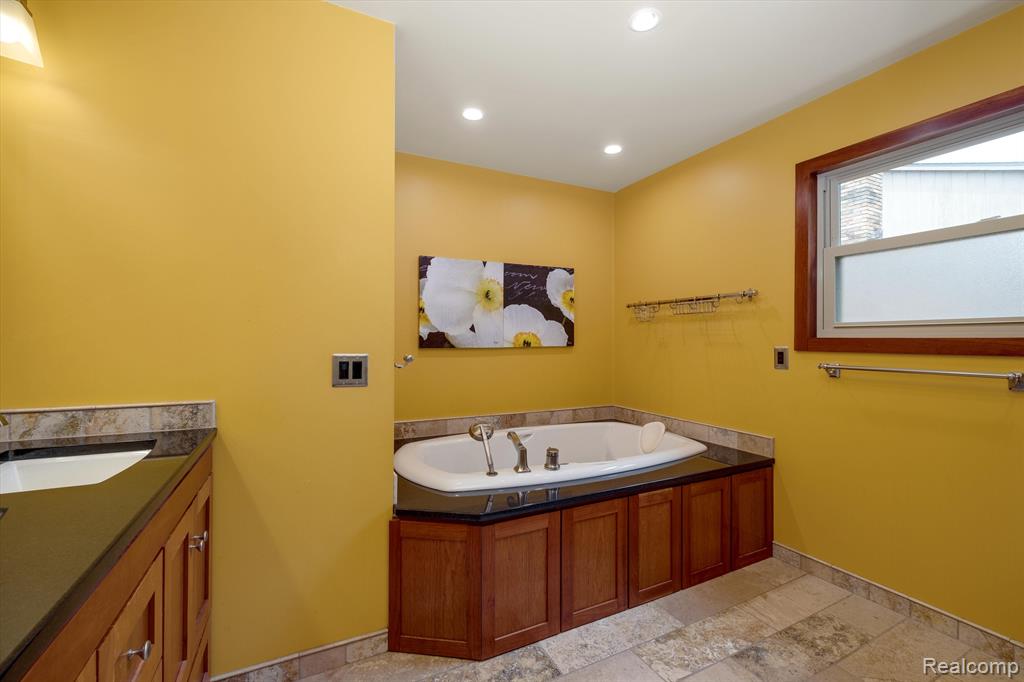 719 TEN POINT Drive, Rochester Hills, MI 48309 — Photo 22