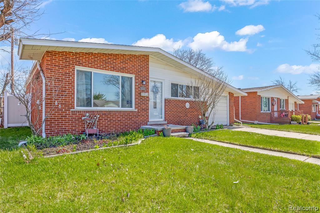 8138 Hillcrest Boulevard, Westland, MI — Photo 2
