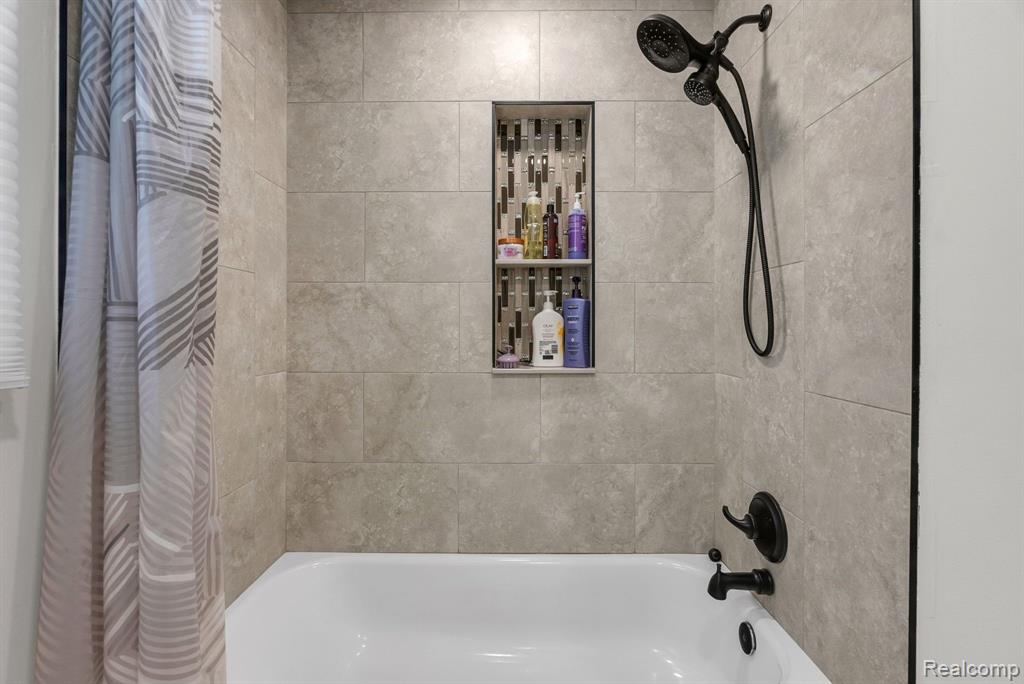 47266 WARWICK Court, Shelby Twp, MI 48315 — Photo 19