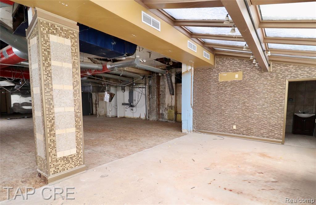 8902 Second, Detroit, MI 48202 — Photo 8