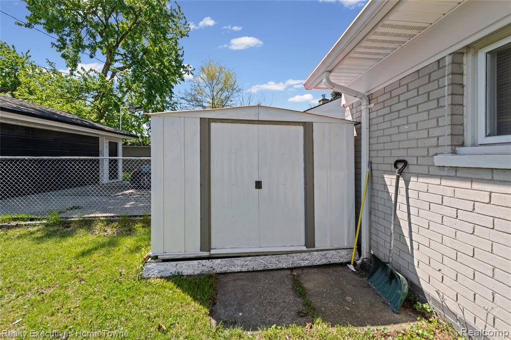25520 Miracle Drive, Madison Heights, MI 48071 — Photo 7