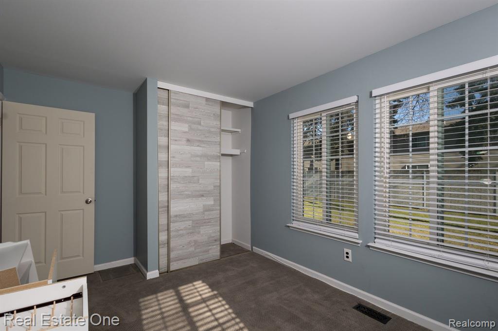 1882 NEWPORTE CT, 242, Royal Oak, MI 48073 — Photo 3