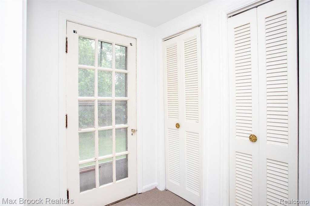 25830 Berkley Avenue, Huntington Woods, MI — Photo 24