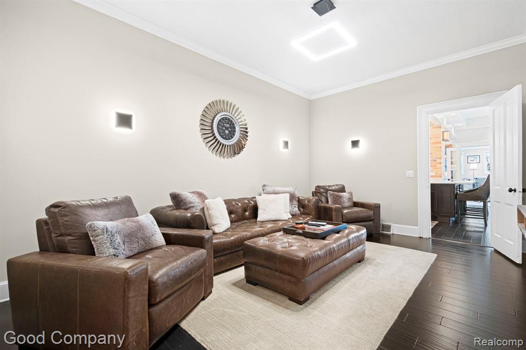 612 N LAKESHORE Drive - Photo 2