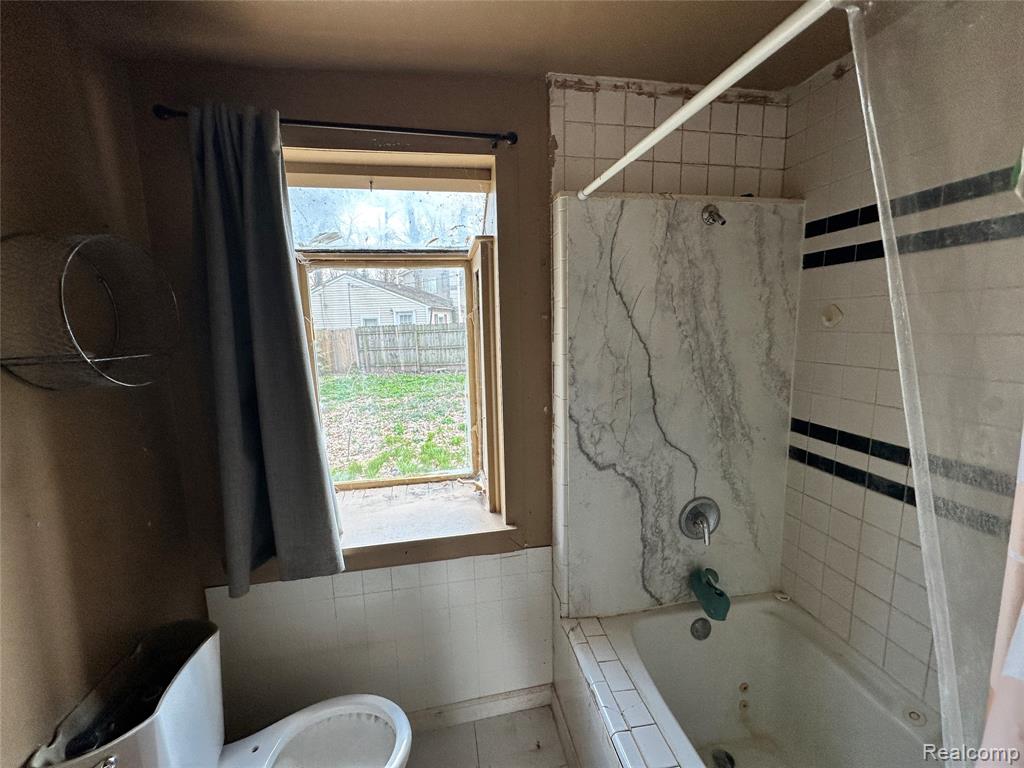 235 Woodbine Drive, Milford, MI 48380 — Photo 32