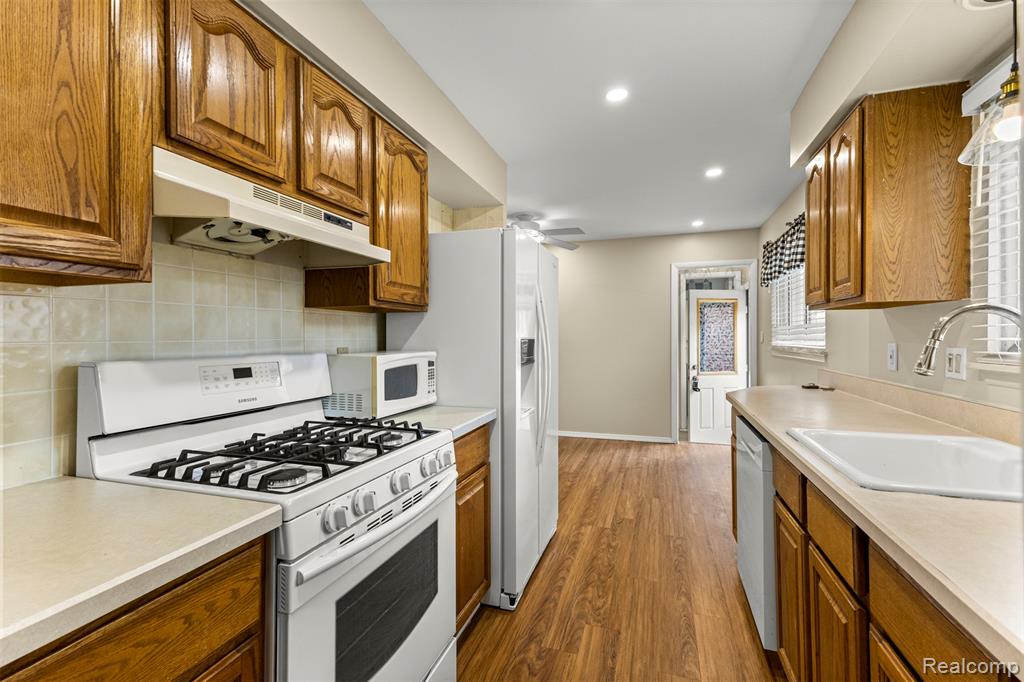 7420 COLONIAL Street, Dearborn Heights, MI 48127 — Photo 13
