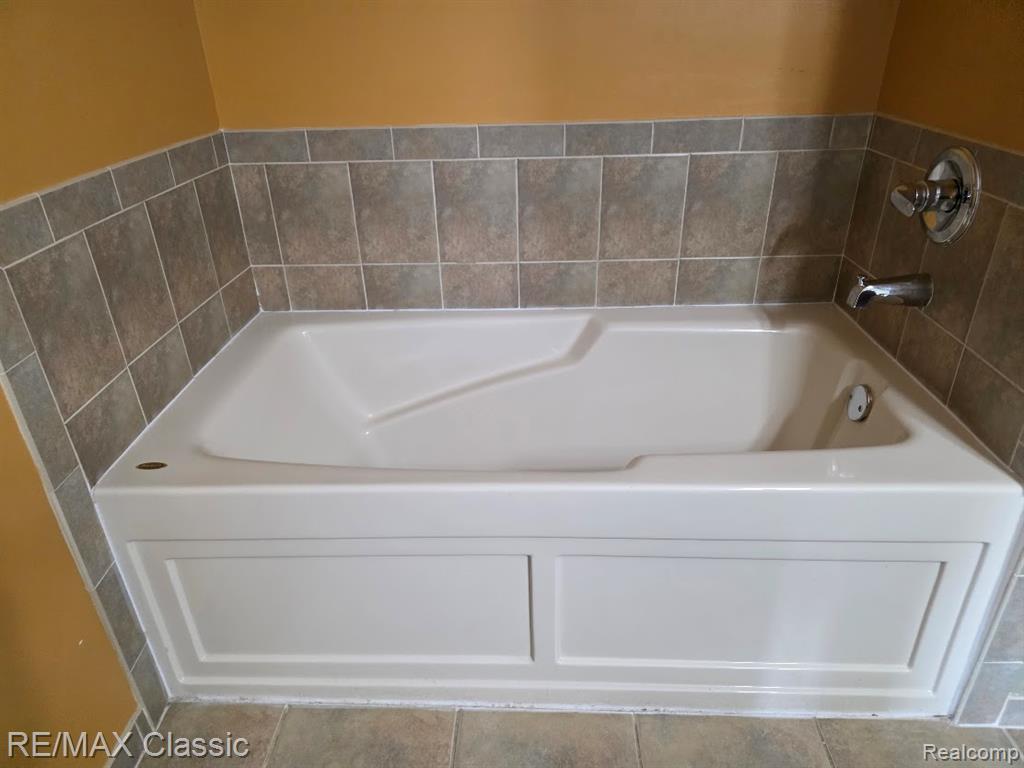 8469 Heywood Circle, Sterling Heights, MI 48312 — Photo 22