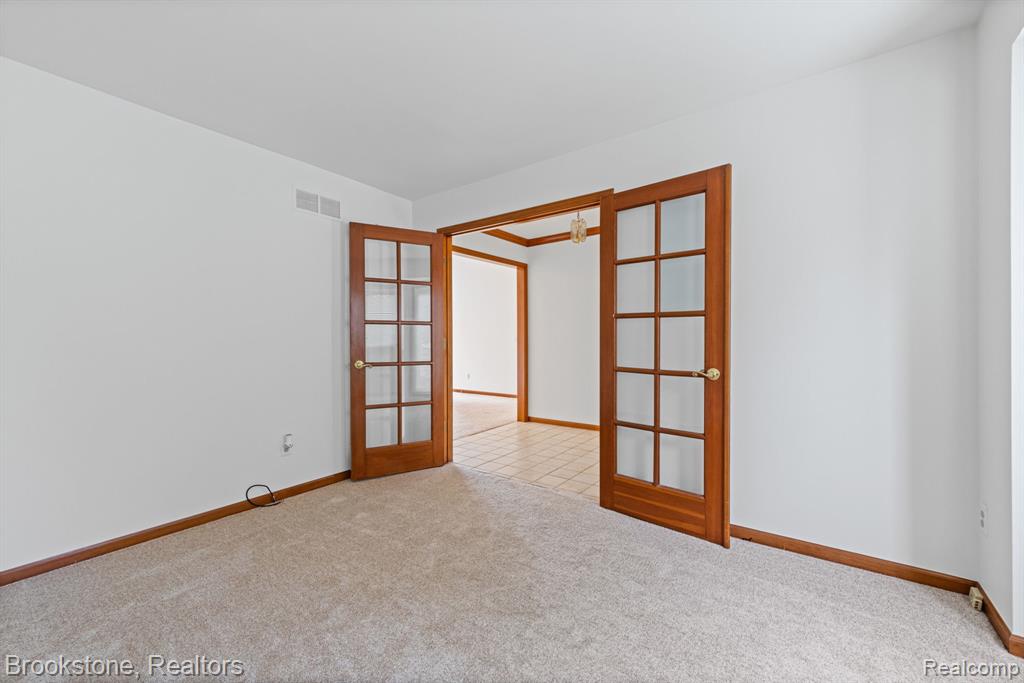 41213 Whispering Oaks Drive, 19, Clinton Twp, MI 48038 — Photo 5