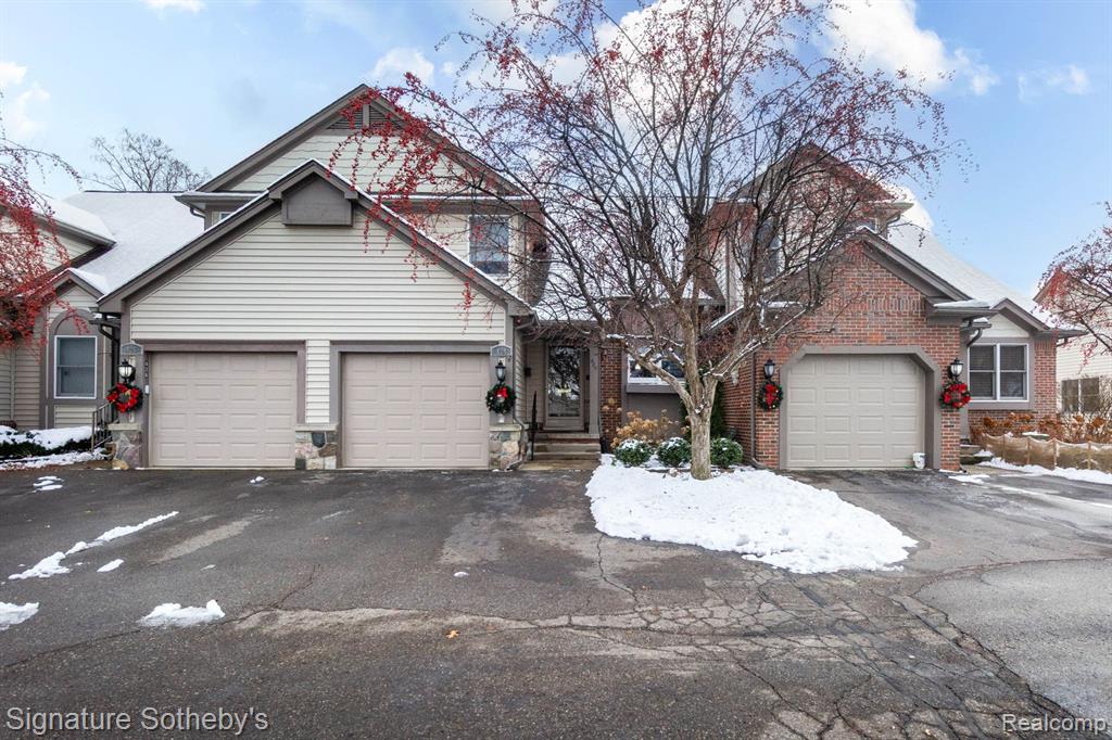 424 Oak Run Court, 11, Royal Oak, MI 48073 — front exterior