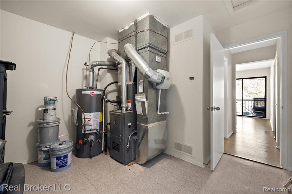36952 Ridgedale Court, Farmington, MI 48331 — Photo 32