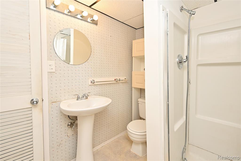 27807 Delton Street, Madison Heights, MI 48071 — Photo 25