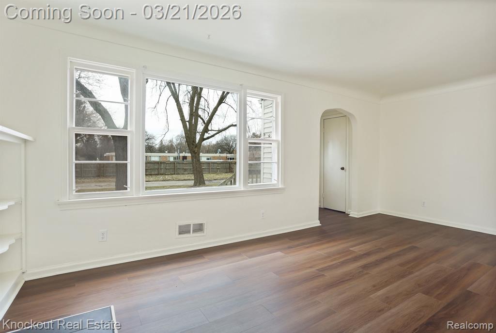 1060 Cross Street, Saginaw, MI 48602 — Photo 9