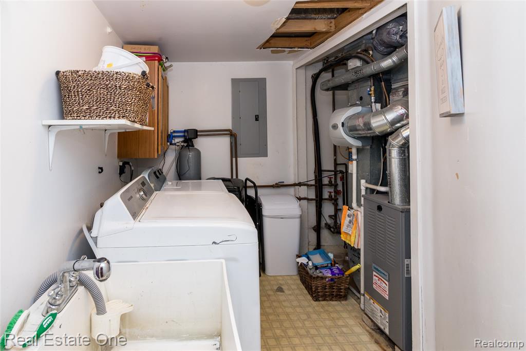 396 Princeton Drive, South Lyon, MI 48178 — Photo 14