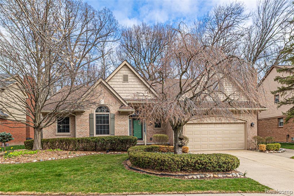 734 Lake Ridge Road, Rochester Hills, MI 48307 — front exterior